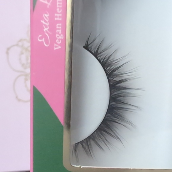 Divine world of lashes lush - Picture 4 of 5
